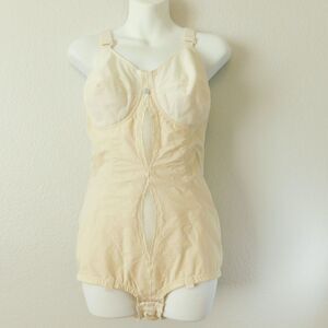 Vintage Montgomery Ward Girdle One-Piece Cream Stocking Tabs Undergarments